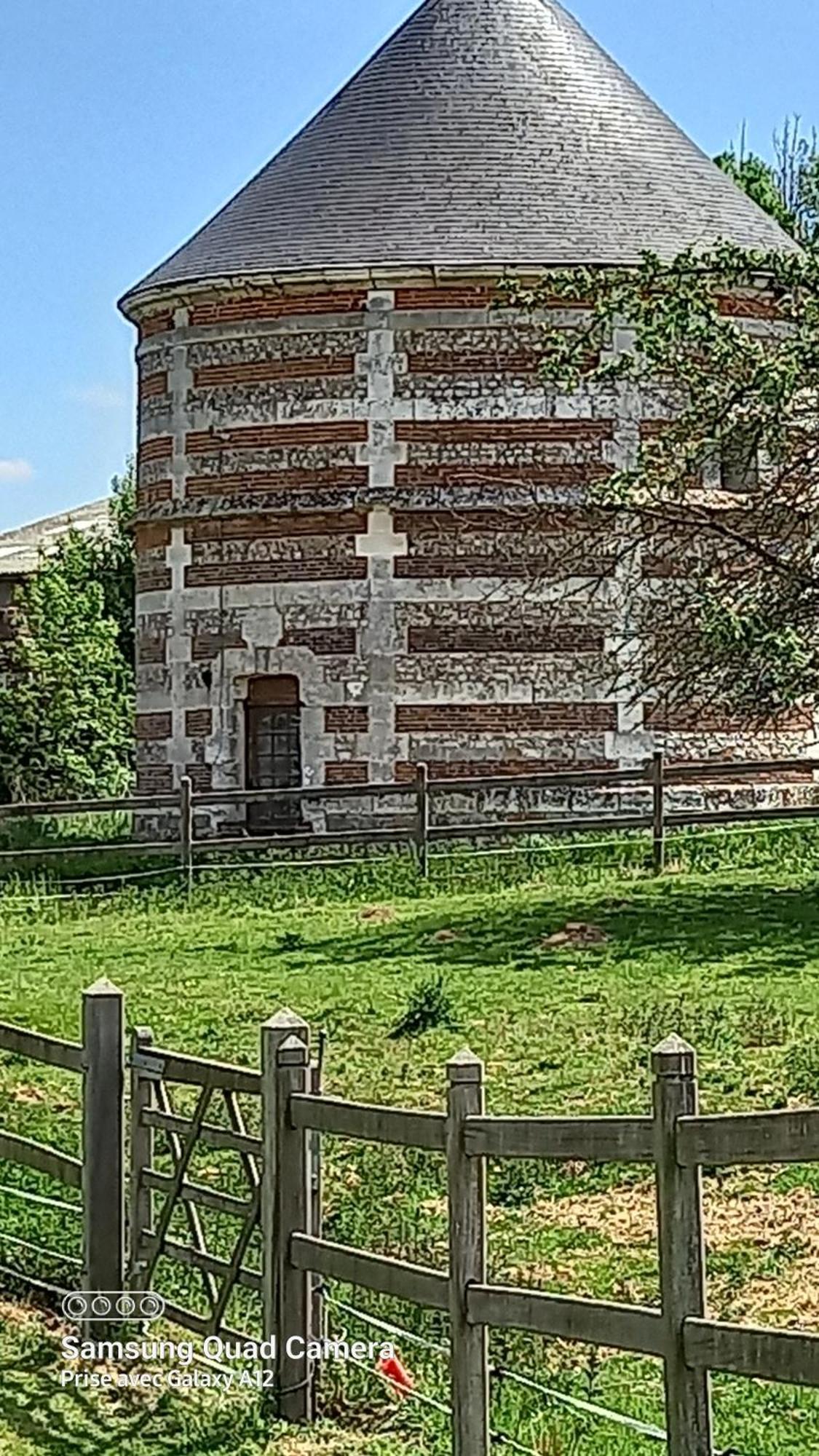 Gite Clos Masure De Blevillot Saint-Gilles-de-la-Neuville Exterior photo